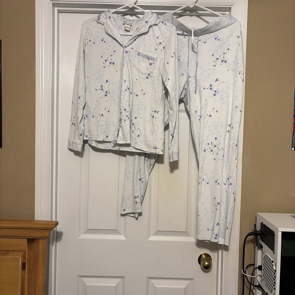Women's Pajama Set; Long Sleeve PJs Kim Rogers Sleepwear Size Small, Blue Floral